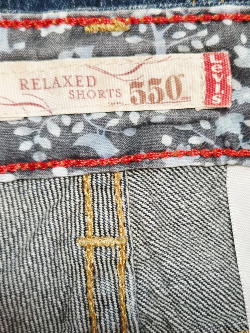 EUC Women's Levi's 550 Relaxed Fit Red Tab 5" Inseam Denim Jeans Shorts Size 12 - Picture 8 of 13